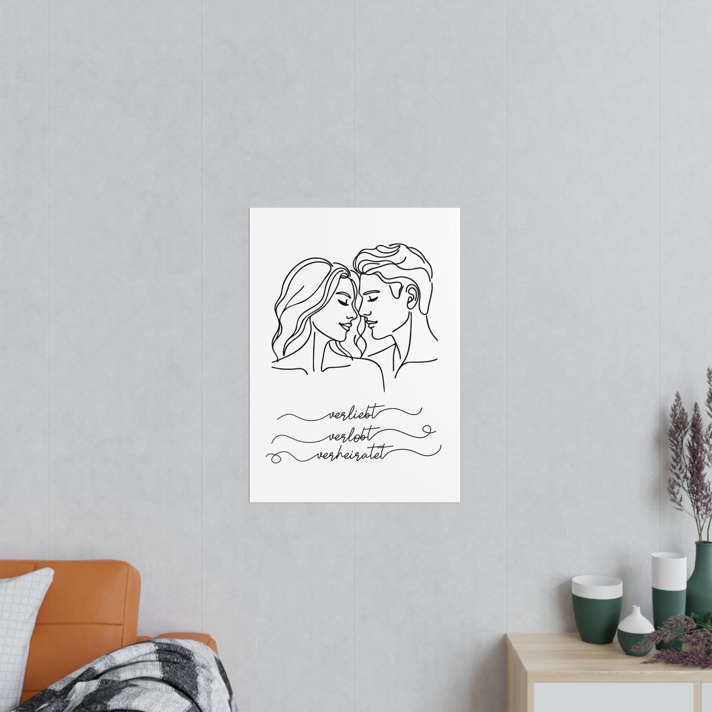 Minimalistisches Poster "Verliebt, verlobt, verheiratet" Frau mit welligen Haaren