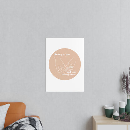 Minimalistisches Poster "I belong to you, and you belong me" auf beigem Kreis Statement Art