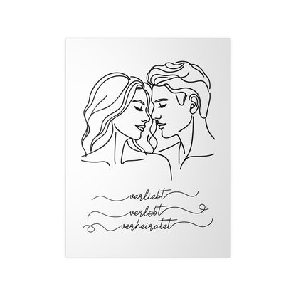 Minimalistisches Poster "Verliebt, verlobt, verheiratet" Frau mit welligen Haaren