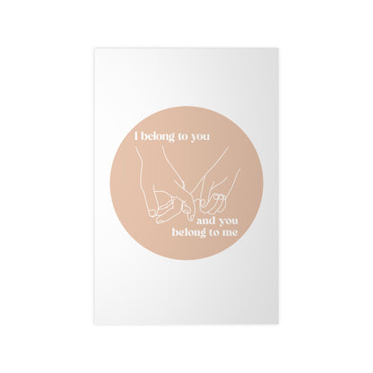Minimalistisches Poster "I belong to you, and you belong me" auf beigem Kreis Statement Art