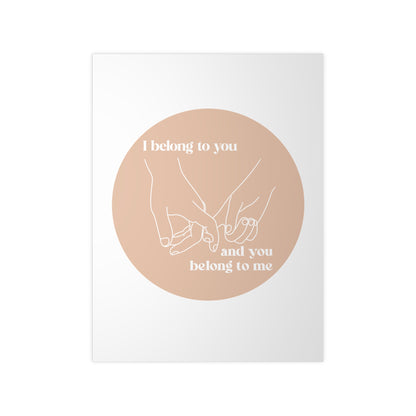 Minimalistisches Poster "I belong to you, and you belong me" auf beigem Kreis Statement Art
