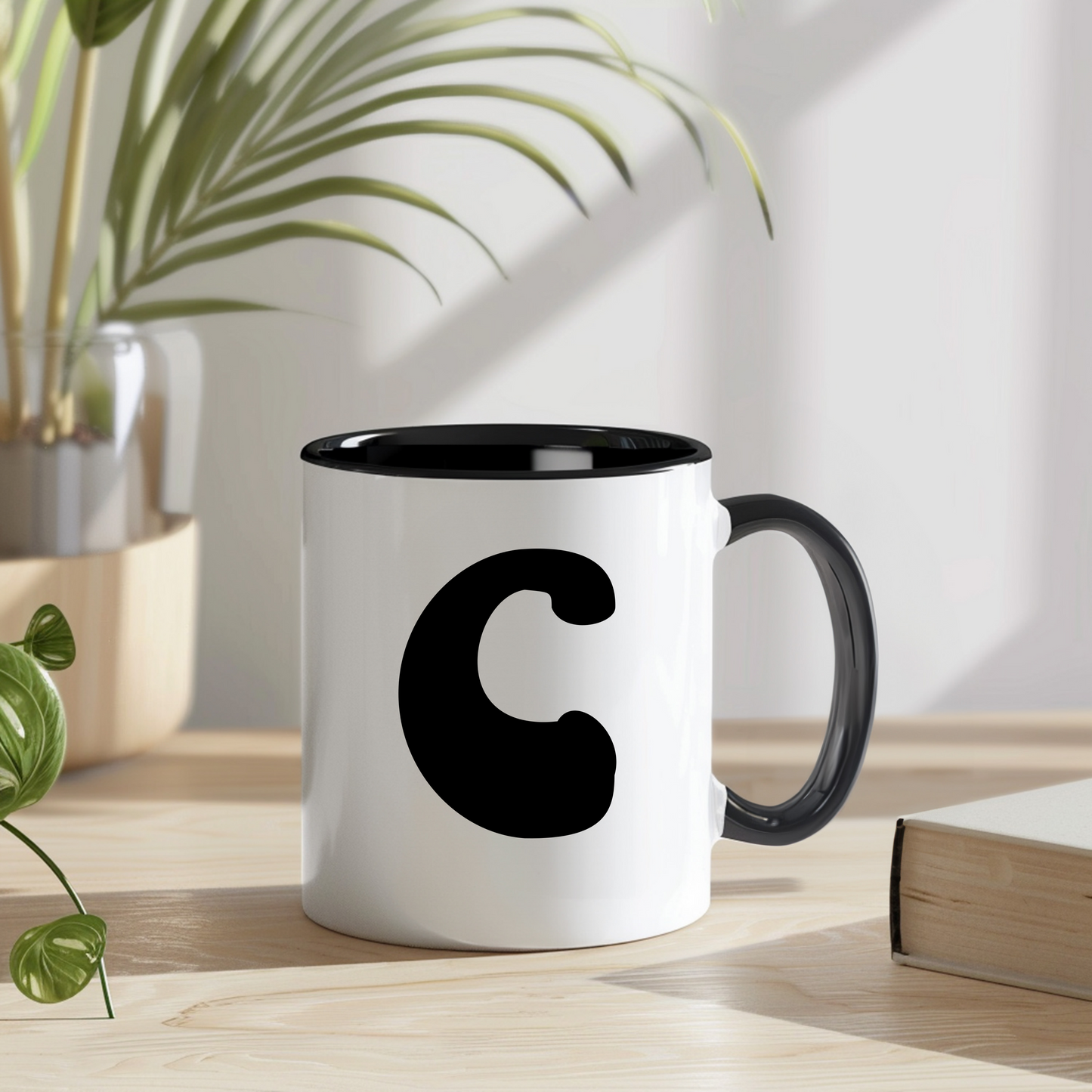 Personalisierte Tasse "Mare" mit Initiale - Stilvolles Design in Schwarz-Weiß