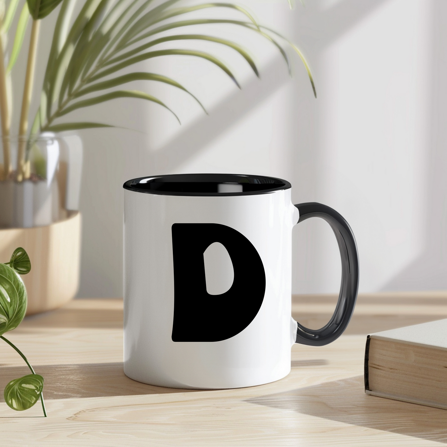 Personalisierte Tasse "Mare" mit Initiale - Stilvolles Design in Schwarz-Weiß