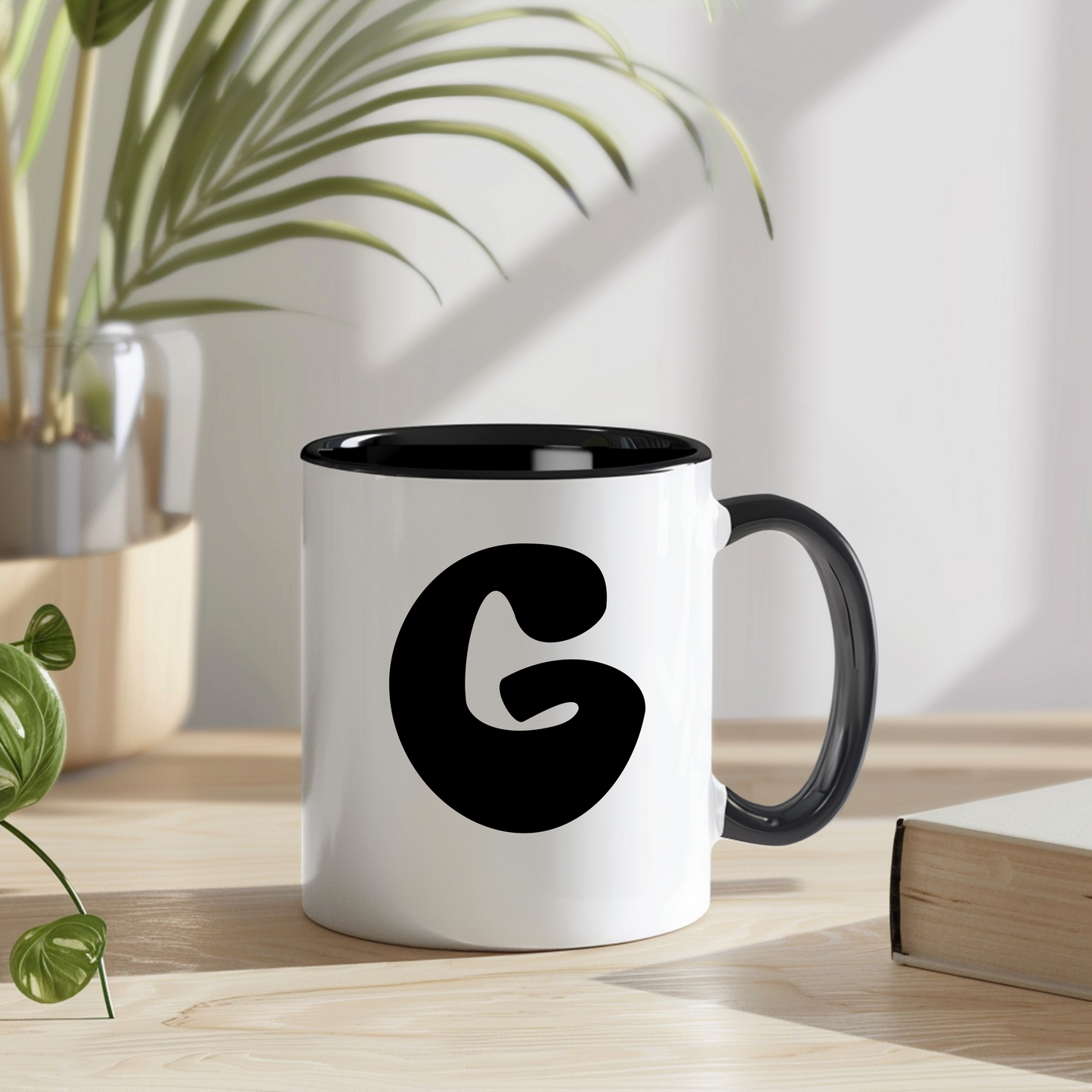 Personalisierte Tasse "Mare" mit Initiale - Stilvolles Design in Schwarz-Weiß