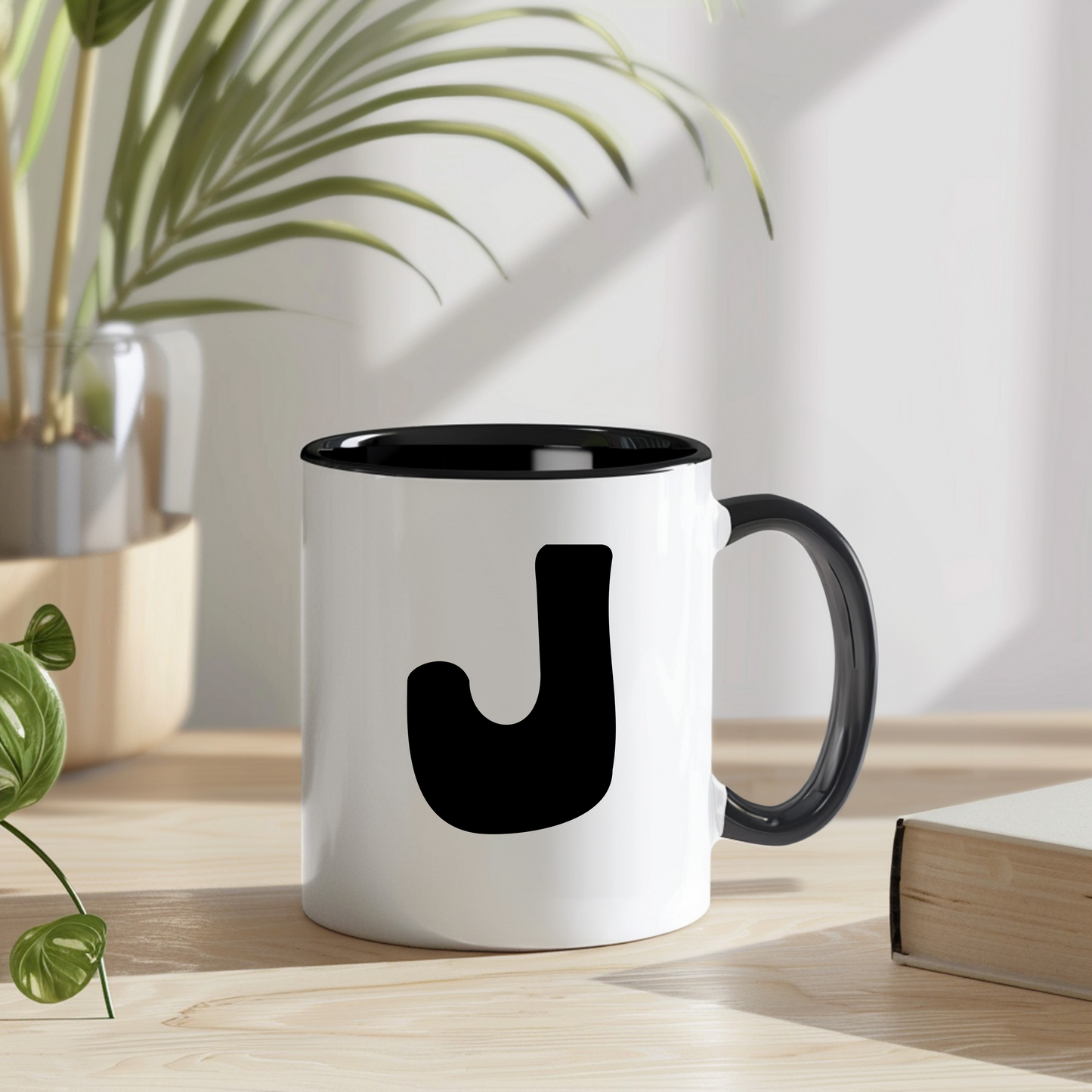 Personalisierte Tasse "Mare" mit Initiale - Stilvolles Design in Schwarz-Weiß
