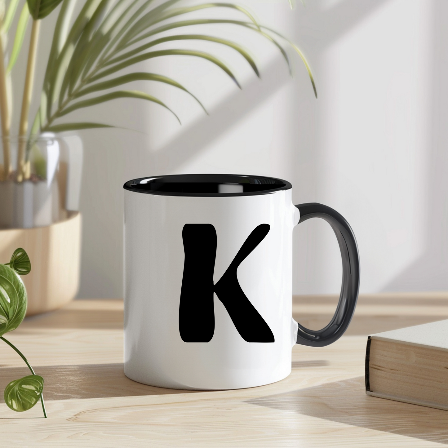 Personalisierte Tasse "Mare" mit Initiale - Stilvolles Design in Schwarz-Weiß