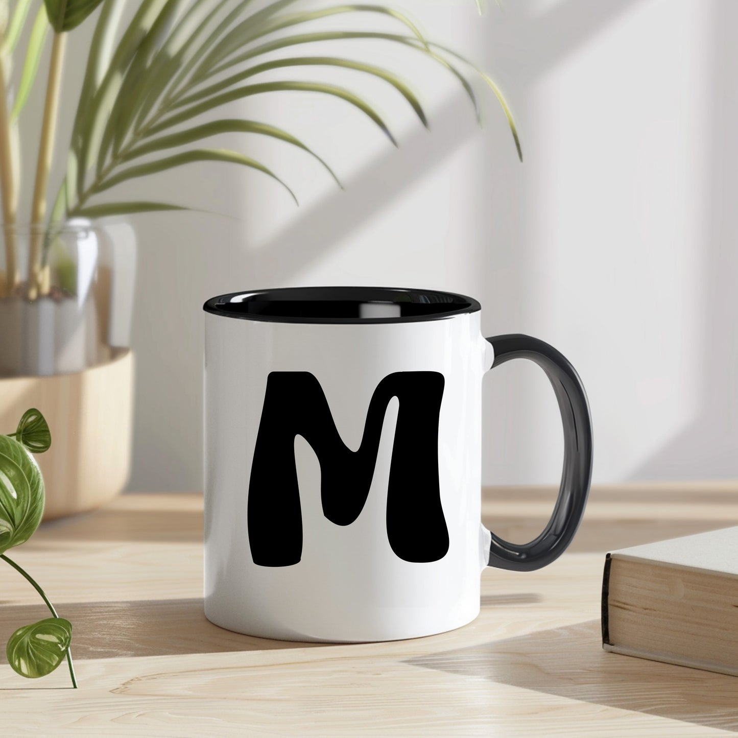 Personalisierte Tasse "Mare" mit Initiale - Stilvolles Design in Schwarz-Weiß