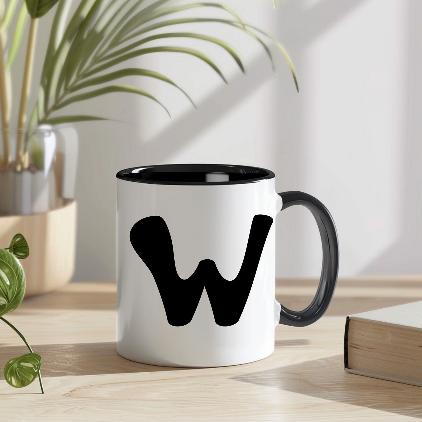 Personalisierte Tasse "Mare" mit Initiale - Stilvolles Design in Schwarz-Weiß