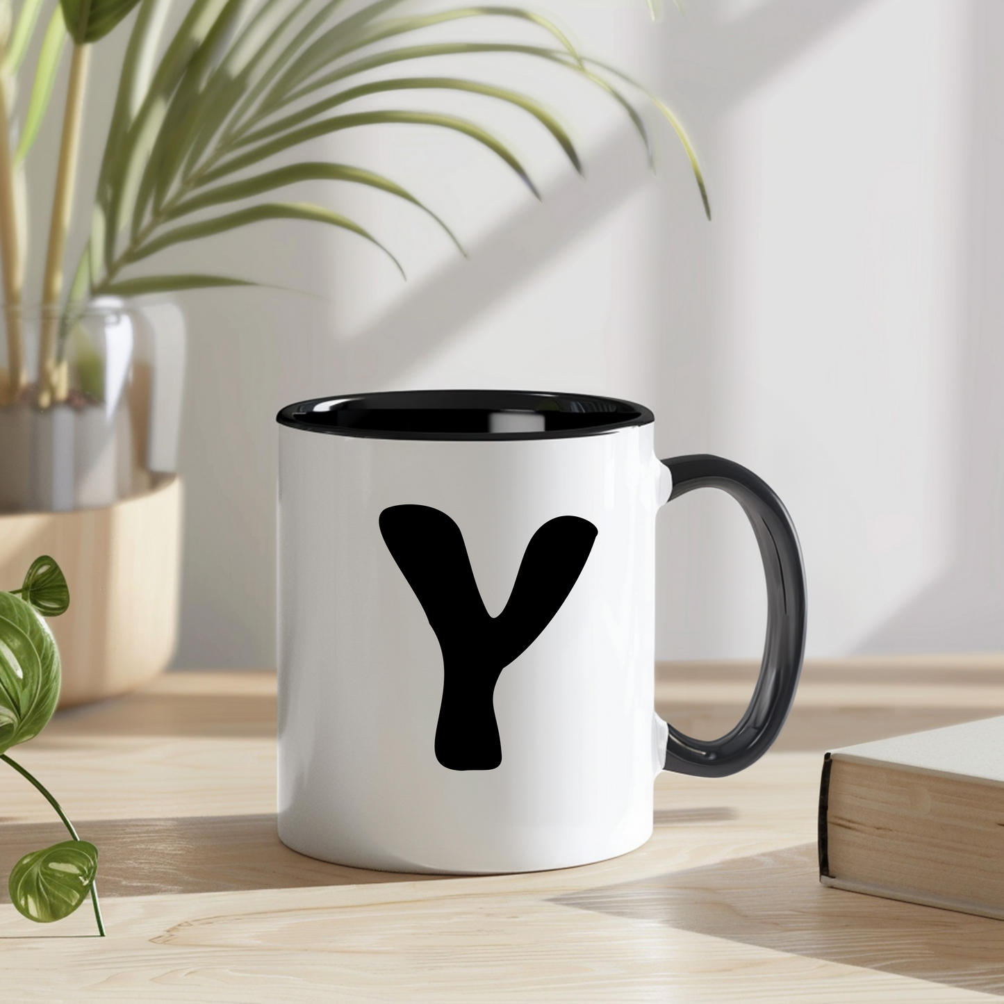 Personalisierte Tasse "Mare" mit Initiale - Stilvolles Design in Schwarz-Weiß